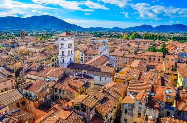 Vista panorâmica da aldeia de Lucca na Itália — Fotografia de Stock