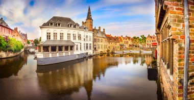 panoramik ünlü su kanalı Bruges