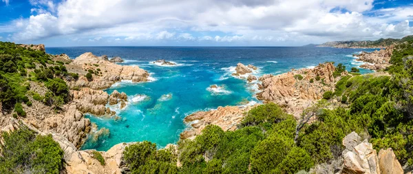 Gyönyörű óceán partvonala panoráma a costa paradiso, Szardínia — Stock Fotó