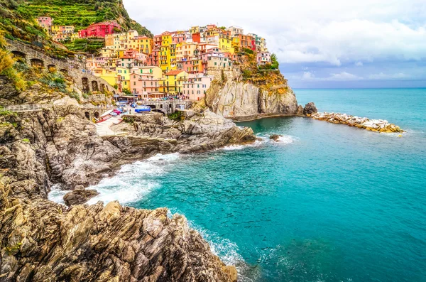 Vista panorâmica da colorida vila de Manarola em Cinque Terre — Fotografia de Stock