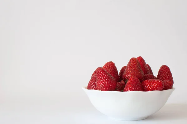 Strawberries Organic Delicious Red Strawberries White Bowl Copy Space Left — Stock Photo, Image