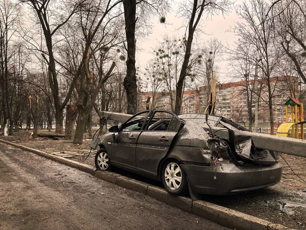 Пошкоджений Автомобіль Харкові Результаті Обстрілу Мирного Міста Російськими Військами Бомбардування — стокове фото