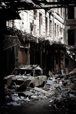 Rusya Federasyonu 'nun bombalanmasıyla altyapı ve tarihi öneme sahip binalar tahrip edildi..