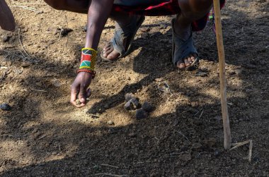 Masai ateşi yaktı, Tsavo Doğu, Kenya, Afrika