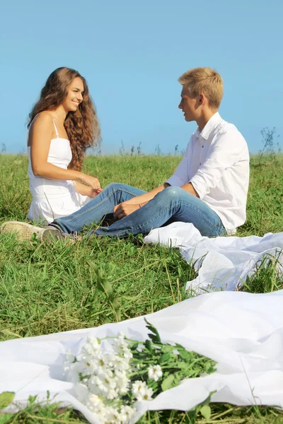 Couple outdoors — Stock Photo, Image