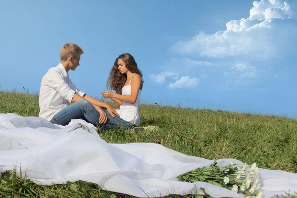 Young couple on summer field — Stock Photo, Image