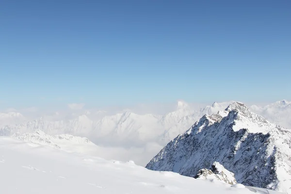 Peaks of mountains — Stock Photo, Image