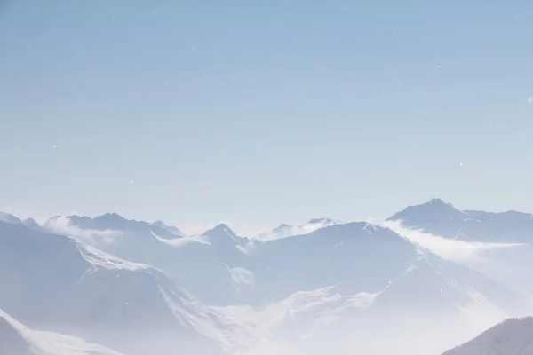 Peaks of mountains — Stock Photo, Image