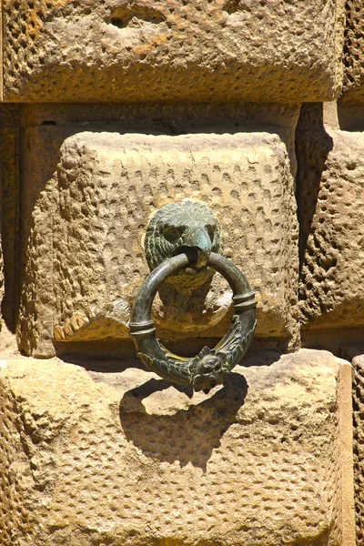 Pomo de la puerta principal del águila, Alhambra, España — Foto de Stock