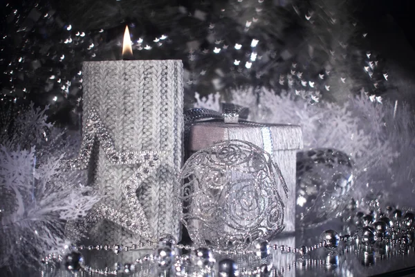 Regalo de Navidad de plata y decoración —  Fotos de Stock