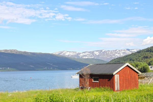 Village sur la côte du fjord — Photo