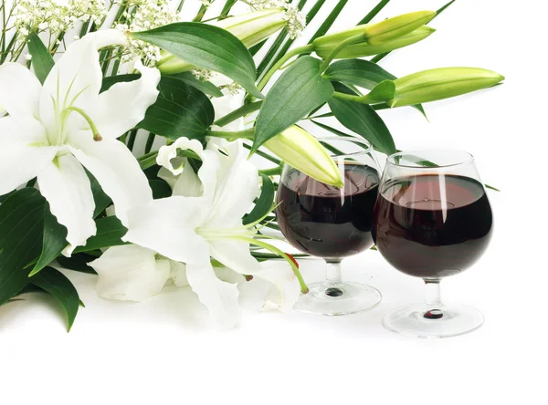 Şarap ve çiçekler — Stok fotoğraf