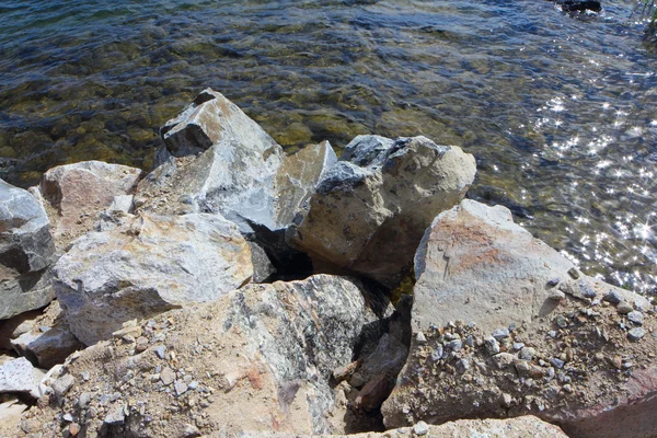 Sea waves and rock — Stock Photo, Image