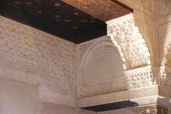 Innenraum des Alhambra-Palastes, Granada, Spanien — Stockfoto