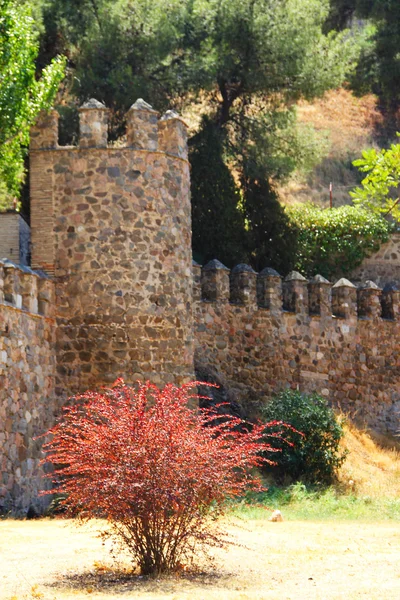 Medieval city walls of Toledo — Stock Photo, Image