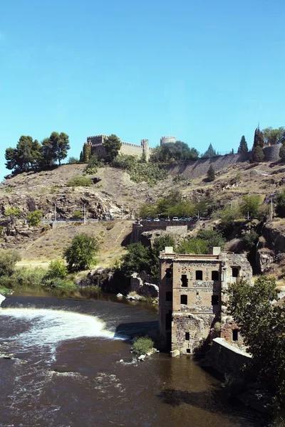 Visa på toledo vägg och river — Stockfoto