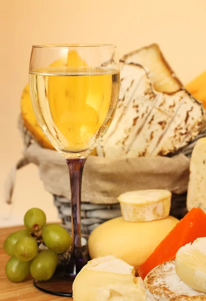 Cheese and wine — Stock Photo, Image