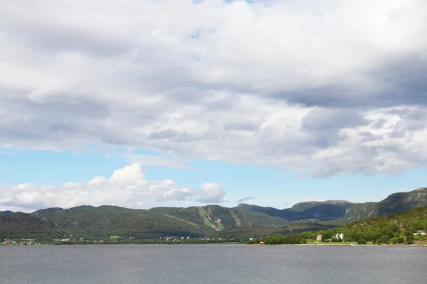 Tenger és hegyek — Stock Fotó