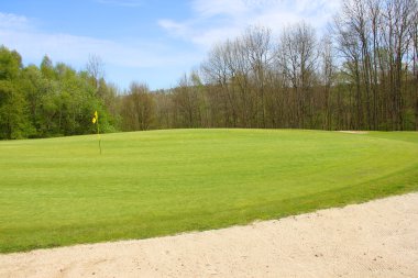 golf sahasında kum sığınaklar