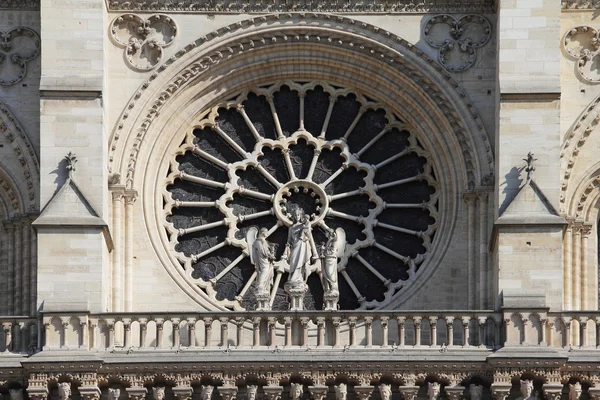 Finestra della facciata di Notre Dame de Paris — Foto Stock