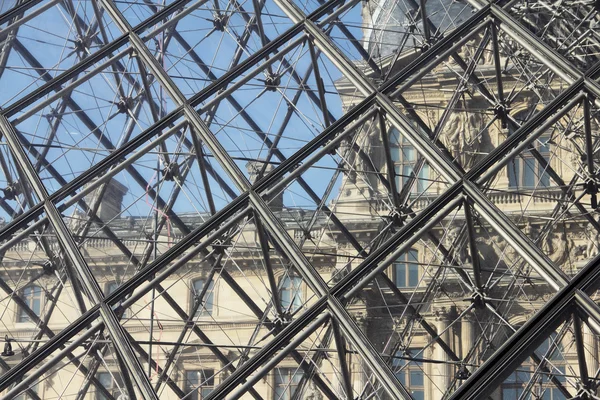 Pirámide del Louvre — Foto de Stock