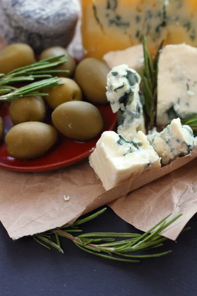 Composição de queijo roquefort — Fotografia de Stock