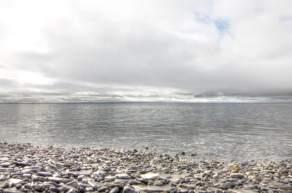 Арктический пляж в северной Норвегии — стоковое фото