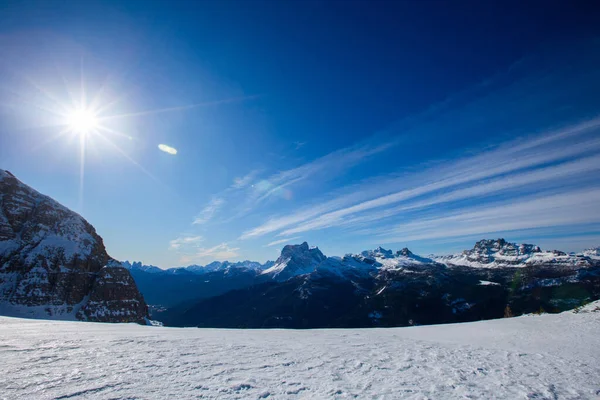 Dolomiter Dolomiti Italien Vintern Vackra Alper Vinterberg Och Skidbacke Cortina — Stockfoto