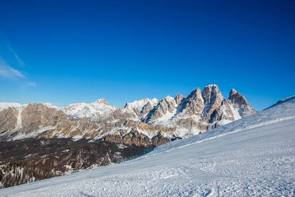 Dolomiter Dolomiti Italien Vintern Vackra Alper Vinterberg Och Skidbacke Cortina — Stockfoto