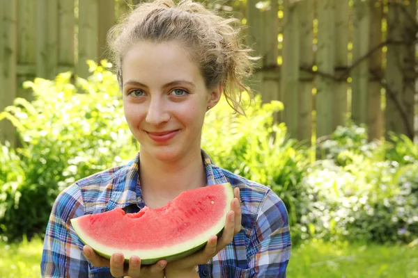 Teen with watermelon — Stock Photo, Image