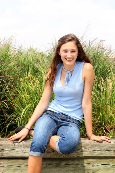 Adolescente sorridente — Fotografia de Stock