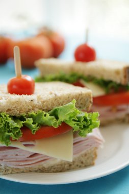 Jambonlu sandviç
