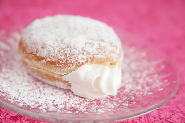 Gefüllter Donut — Stockfoto