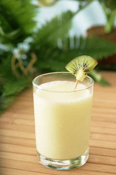 Batido y jugo — Foto de Stock