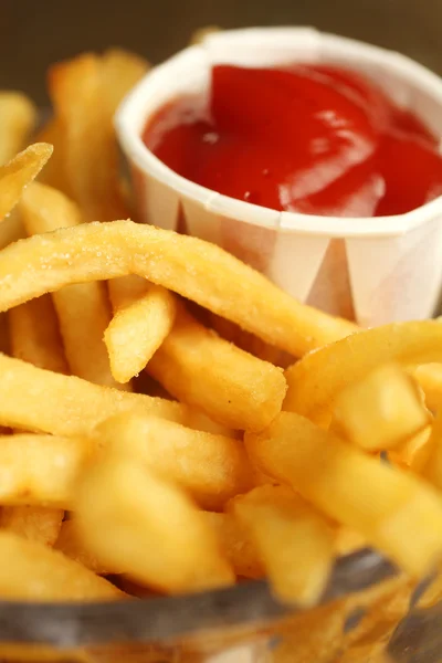 Pommes frites med ketchup — Stockfoto
