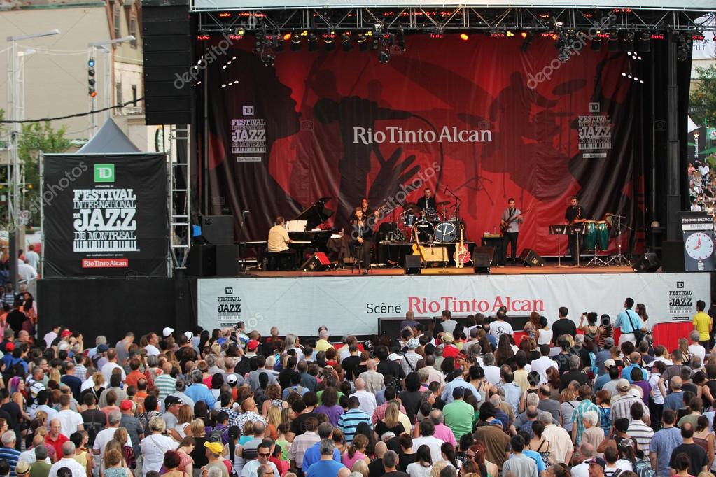 depositphotos_13923040-stock-photo-jazz-festival-crowd-in-montreal.jpg