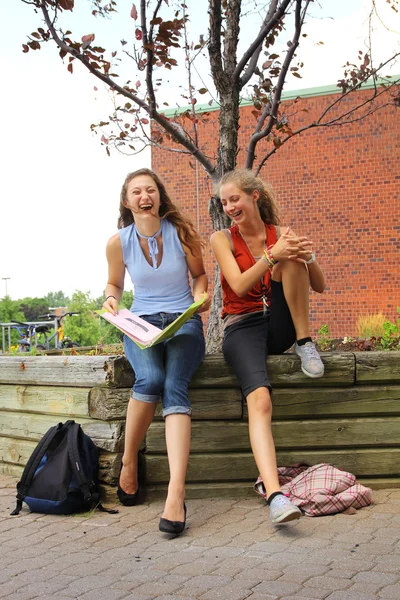 Estudantes na escola — Fotografia de Stock