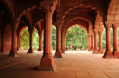 Kırmızı eski Delhi'de ileri