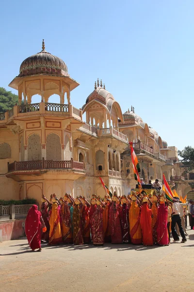 Pellegrini donne a sari — Foto Stock