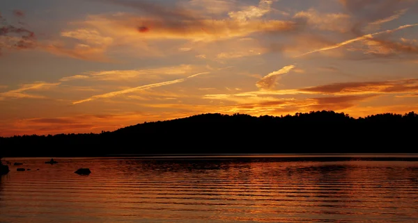Beautiful sunset on lake — Stock Photo, Image