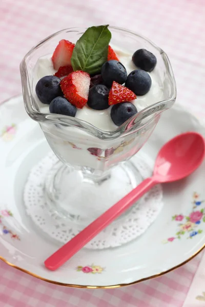 Frutta con yogurt — Foto Stock