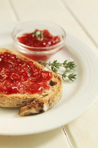 Strawberry jam on toast — Stock Photo, Image