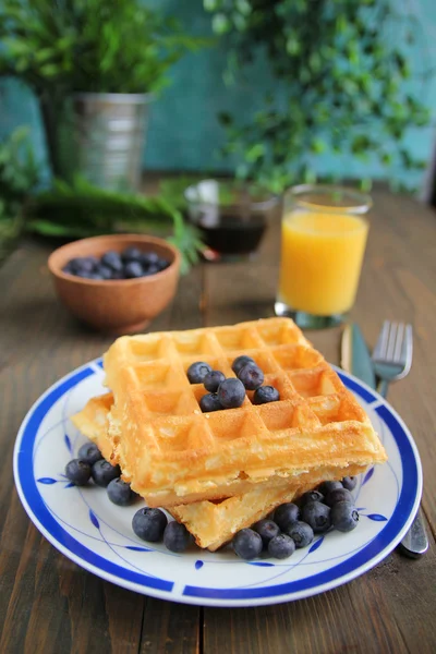 Waffles e Mirtilos — Fotografia de Stock