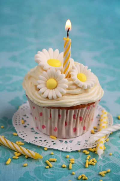 Cupcake with flowers — Stock Photo, Image