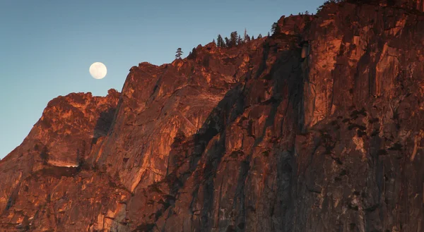 Luna plină la Yosemite — Fotografie, imagine de stoc