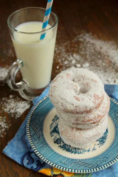 Polvo de azúcar de hielo donut — Foto de Stock