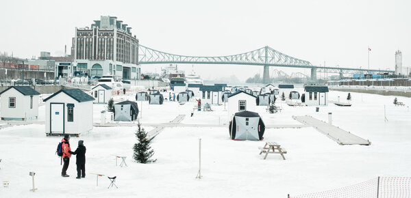 Ледяная рыбалка на реке Сен-Лоренс
