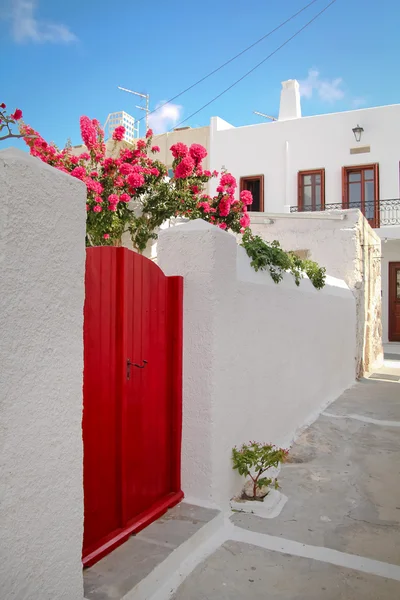 Греція червоні двері — стокове фото