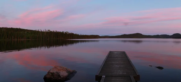 Quai sur un lac — Photo