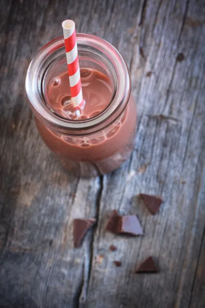 Fles van chocolade melk — Stockfoto